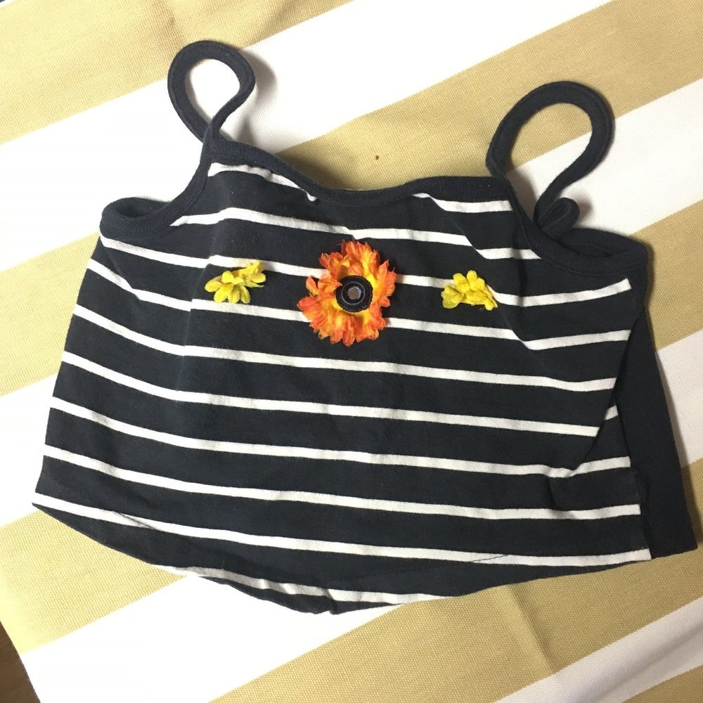 3 -4 Years old girl black white stripe backless vest with nail flower decor